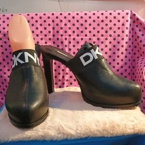 DKNY Women's Benton 5in Heel